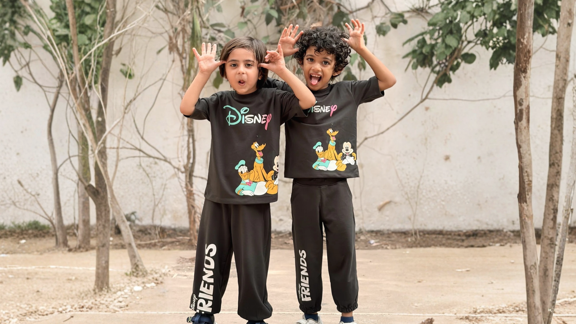 Twinning Outfits for Siblings: Matching Looks That Parents Love